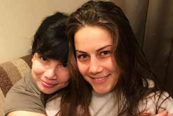 Фотография к новости: "Бауыздаймын деп қорқытқан". Фируза Шәріпованың анасына шабуыл жасалды