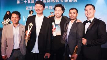 Фотография к новости: Айсұлтан Сейітов Шанхай кинофестивалінде "Үздік режиссер" атанды