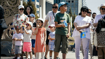 Фотография к новости: Елордада көпбалалы аналарға ордендер табысталды