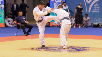 Фотография к новости: Астанада қоян-қолтық ұрыстан әлем чемпионаты басталды