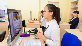 Фотография к новости: ҰБТ. Ереже бұзғаны үшін аудиториядан 175 талапкер шығарылды