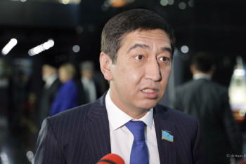 Фотография к новости: Ринат Зайытов: «Масс-медиа туралы» заң журналистерді Үкіметке жығып беру үшін керек пе?