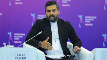 Фотография к новости: Йылдырым Түркиядағы жер сілкінісі кезінде фейк ақпараттармен қалай жұмыс істегенін айтты