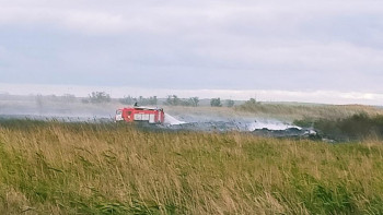 Фотография к новости: Еріктілер елордадағы өртпен екінші күн арпалысқандарды ыстық тамақпен қамтыды