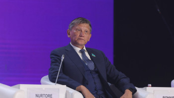 Фотография к новости: Экономикаға қауіп төндіреді – депутат елден көшіп жатқан жастар туралы