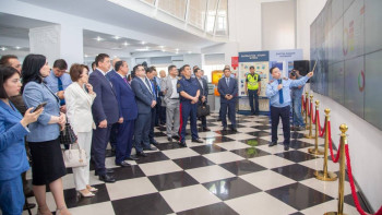 Фотография к новости: Депутаттар ІІМ-нің цифрлық шешімдерімен танысты