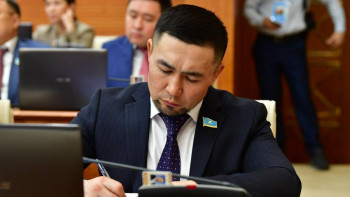 Фотография к новости: Ардақ Назаров 25 жыл тоқтаусыз мал баққан адамды зейнетке ерте шығаруды ұсынды