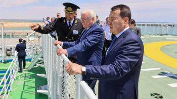 Фотография к новости: Штайнмайер мен Смайылов Құрық портын аралады