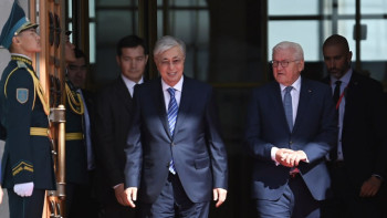 Фотография к новости: Мемлекет басшысы Германия Президентін әуежайдан шығарып салды