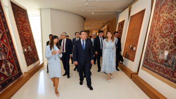 Фотография к новости: Әлихан Смайылов Бакудегі Гейдар Әлиев орталығында болды