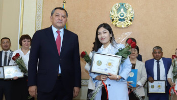 Фотография к новости: Маңғыстаудың "Үздік мемлекеттік қызметшілері" марапатталды