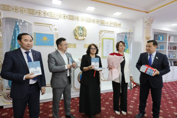 Фотография к новости: Абзал Құспанның «Алаш заңгерлері» кітабы таныстырылды