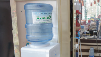 Фотография к новости: Тұрып су ішу зиян ба?