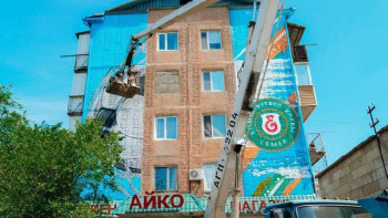 Фотография к новости: Семейде "Елімай" футбол клубының эмблемасы бар мурал пайда болды