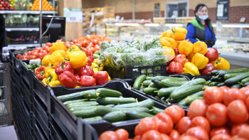 Фотография к новости: Ақтөбеде жеміс-жидек бағасы түспей тұр