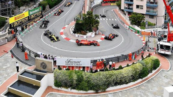 Фотография к новости: Қазақстанның ең бай азаматы «Формула-1» командасын сатып алды