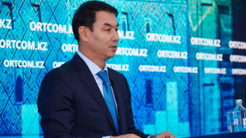 Фотография к новости: «Қабырғасы ылғал тартқан». Әкім Түркістан кесенесінің жай-күйі туралы айтты