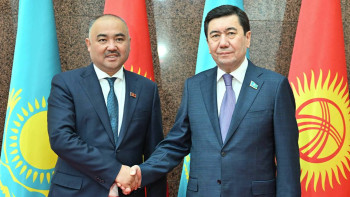 Фотография к новости: Ерлан Қошанов Қырғызстанның Жогорку Кенеш төрағасымен кездесті