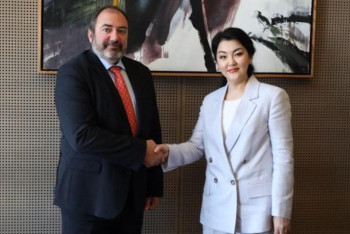 Фотография к новости: А. Ғиният Францияның Денсаулық сақтау және профилактика министрімен кездесті