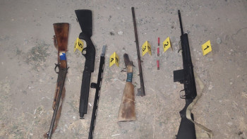 Фотография к новости: Қаңтар кезінде ұрланған қару Тараздағы қабірлердің жанынан табылды