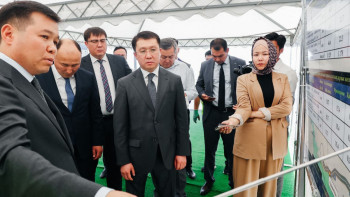 Фотография к новости: Министр  «Атырау-Астрахань» автожолын тексерді