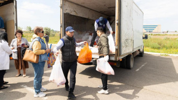 Фотография к новости: Астанада жағдайы төмен  отбасыларға азық-түлік себеті үлестіріледі