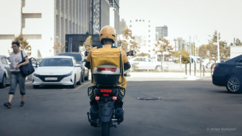 Фотография к новости: Ақтөбеде скутер тізгіндеген 17 жастағы жігіт жол апатынан қаза болды