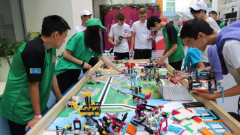 Фотография к новости: Алматыда робототехникадан халықаралық чемпионат аяқталды