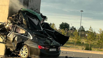 Фотография к новости: Астанада LRT бағанасына соқтығысқан жүргізуші тіл тартпай кетті