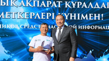 Фотография к новости: БАҚ өкілдерінің мерекесінде ақтөбелік журналистер марапатталды