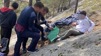 Фотография к новости: Бурабайда тауға көтерілмекші болған жігіт тайып кетіп, аяғын сындырып алды