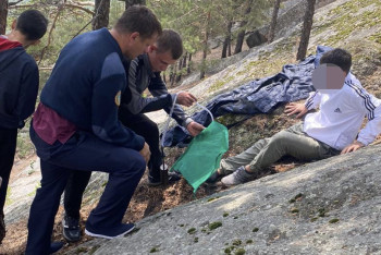 Фотография к новости: Бурабайда тауға көтерілмекші болған жігіт тайып кетіп, аяғын сындырып алды