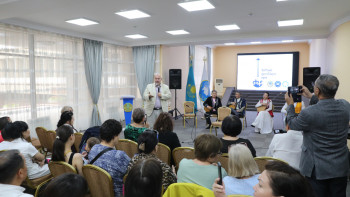 Фотография к новости: Алматыда өзге ұлт өкілдері домбыраны күмбірлетті