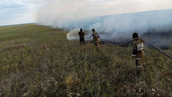 Фотография к новости: Батыс Қазақстан облысы Круглоозерное кентінің маңындағы өрт сөндірілді