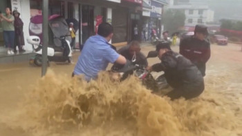 Фотография к новости: Қытайда су тасқынынан тұрғындар эвакуацияланды