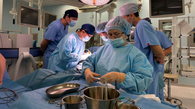 Хирургияда дәрігермен бір толқында жұмыс істеу маңызды – операциялық медбике