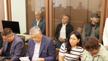 Фотография к новости: Арыстанбек Мұхамедиұлының адвокаты пара беруге итермеледі деген күдікке ілінді