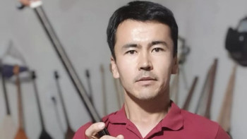 Фотография к новости: Домбыра жасауды кәсіпке айналдырған елордалық шебер