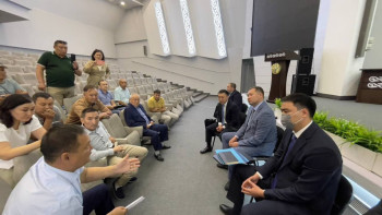 Фотография к новости: Министр Маралды ауылы халқының өкілдерімен кездесті