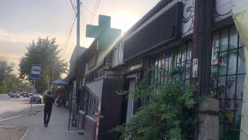 Фотография к новости: Алматылықтар қауіпті дәріні еркін сататын дәріханаға шағымданды