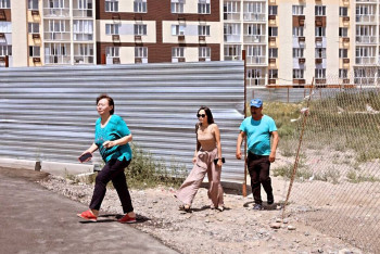 Фотография к новости: Алматыдағы «Северный» тұрғын үй кешенінде көшеге шығатын жол жоқ