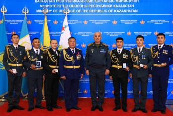 Фотография к новости: Абай облысындағы өртті сөндіруге қатысқан әскерилер марапатталды