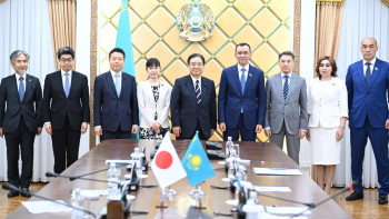 Фотография к новости: Мәулен Әшімбаев  Жапония Парламенті депутаттарының делегациясымен кездесті