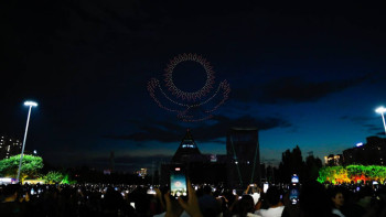 Фотография к новости: Елорданың 25 жылдығына орай дрон-шоу өтті