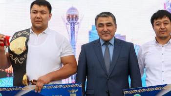 Фотография к новости: Қазақстан барысына пәтер берілді