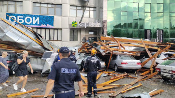 Фотография к новости: Павлодарда сауда үйінің шатыры қирады