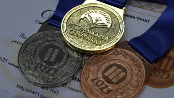 Фотография к новости: Олимпиадалық 100 үздік мектептер рейтингі жасалды