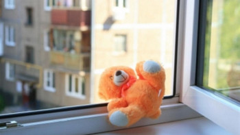 Фотография к новости: Астанада 9 қабаттан 2 жасар бүлдіршін құлап кетті