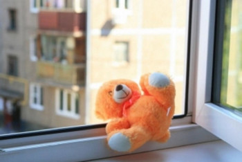 Фотография к новости: Астанада 9 қабаттан 2 жасар бүлдіршін құлап кетті