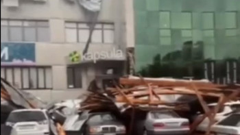 Фотография к новости: Полицейлер Павлодарда үйінді астында қалған адамдарды құтқарды